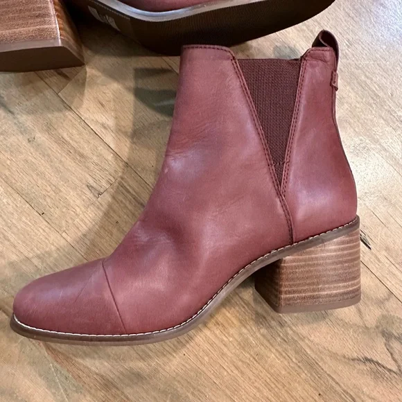 Tom’s Boots NEW - Picture 4 of 5
